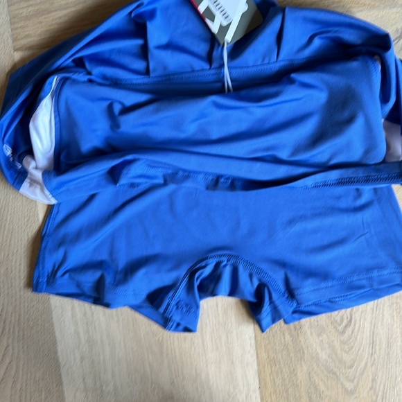 NEW WITH TAGS Golf/ Tennis skirt, built in shorts & pockets, Pleated back - Picture 4 of 6